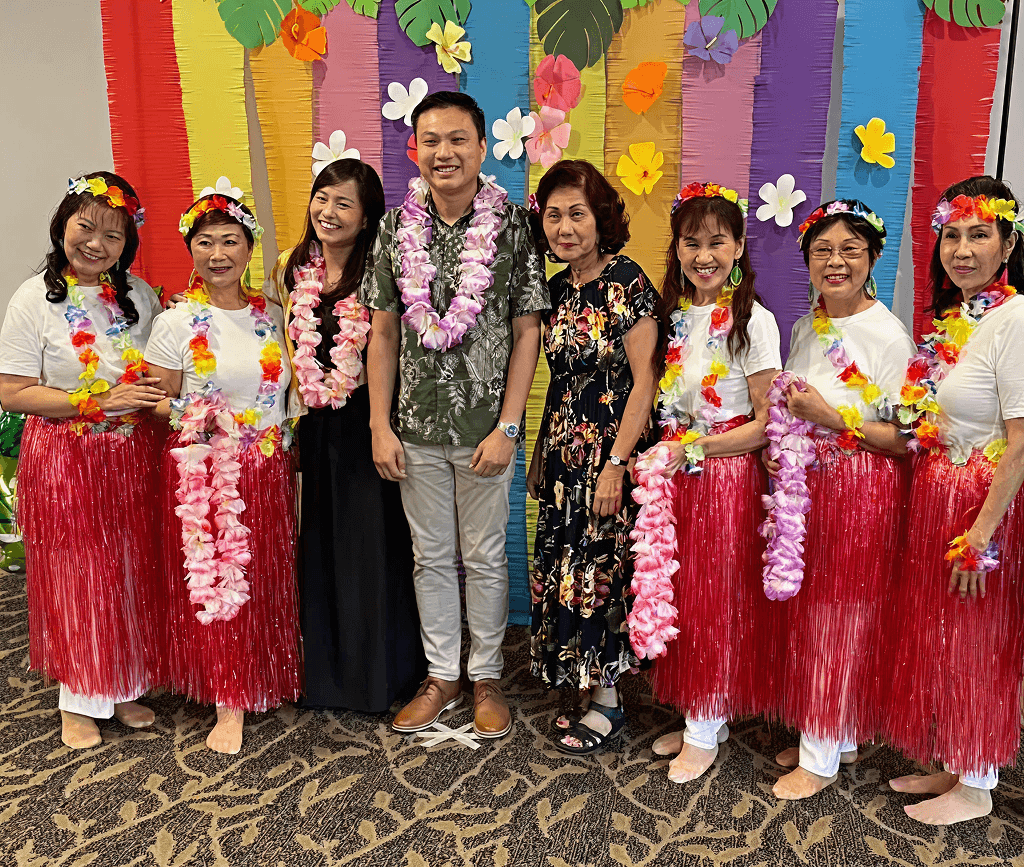 Guests had a whale of a time posting for photos in their weather-appropriate Hawaiian attire